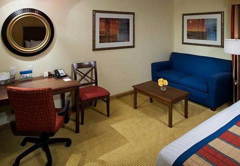 Towneplace Suites Houston Intercontinental Airport Room photo
